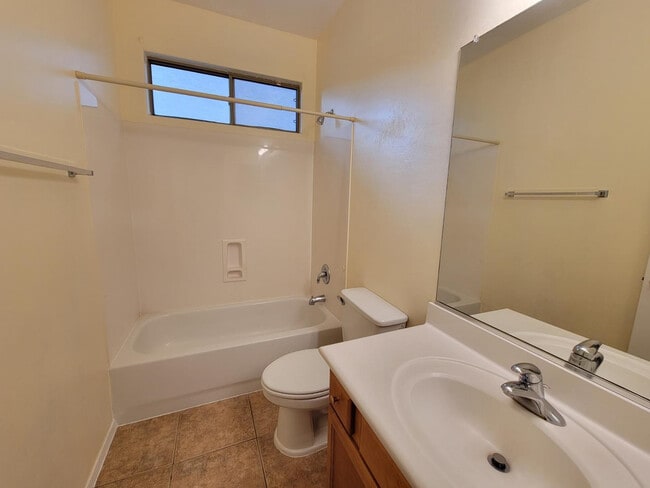 Building Photo - 3562 E Meadowview Dr