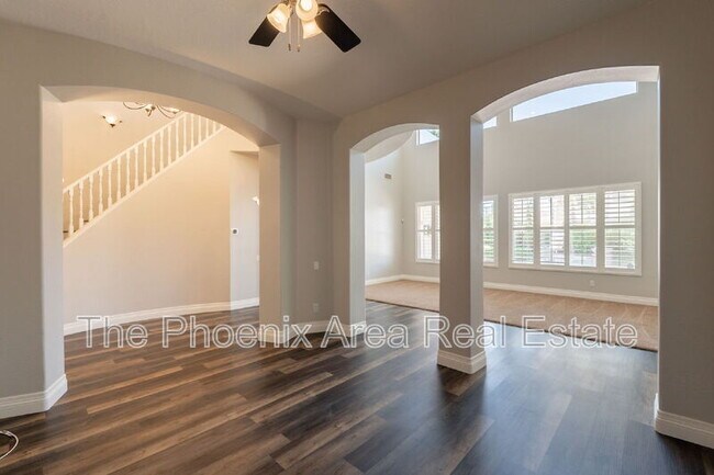 Building Photo - 716 E Runaway Bay Pl