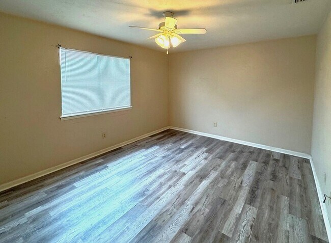 Building Photo - 1640 Willow Bend Way