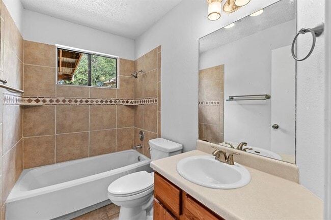 Building Photo - 607 Russet Valley Dr