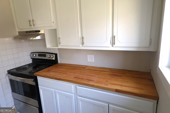 Building Photo - 829 Matheson Rd