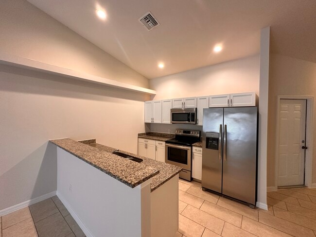 Building Photo - 137 SE 13th St