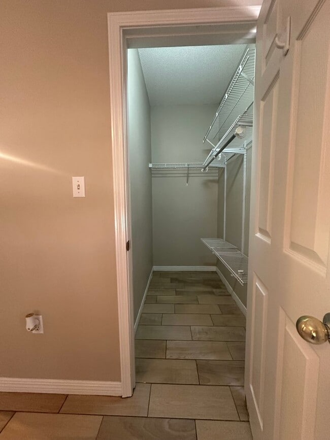 Building Photo - Quiet Condo at The Oaks at Niceville