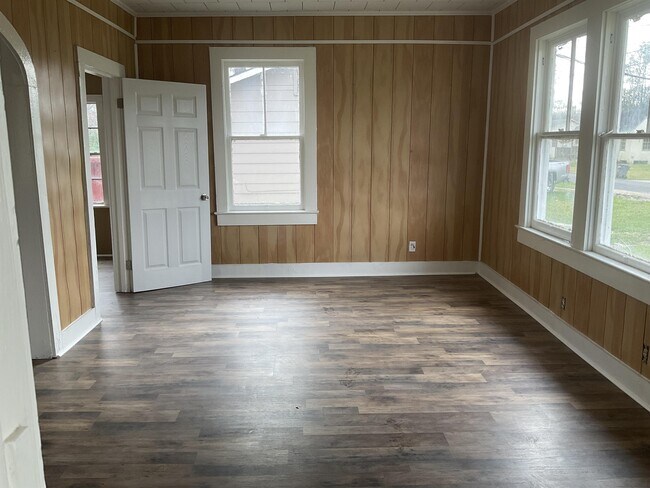 Building Photo - 4305 Byron Ave