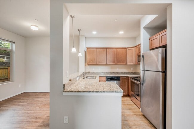 Building Photo - Pinnacle Townhomes