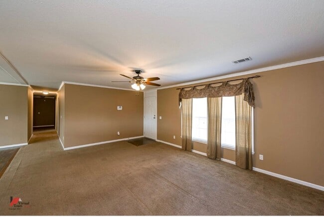 Building Photo - 571 7 Pines Rd