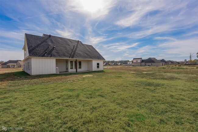Building Photo - Modern 4 Bedroom / 3 Bath Home