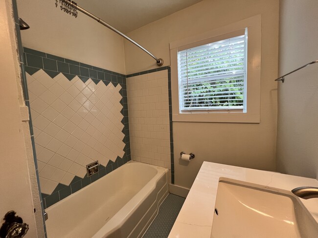Primary Photo - 927 Donaldson Ave