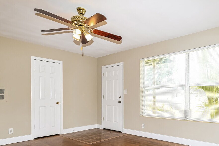 Building Photo - 2615 Ligustrum Rd