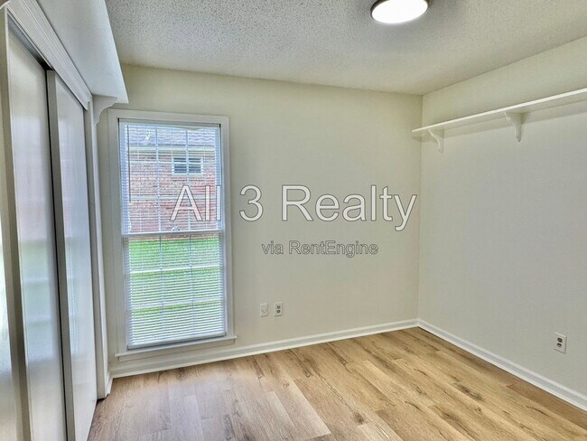Building Photo - 2905 Willow Ln Dr