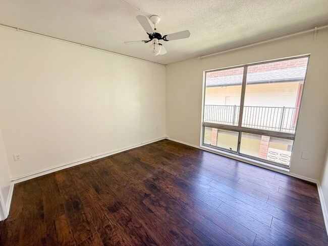 Building Photo - Summit House M-26