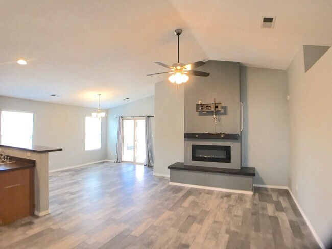 Building Photo - Don't miss out!  Beautiful 3 bedroom Los Lunas Home! Open Layout, spacious living room. Easy I-25...