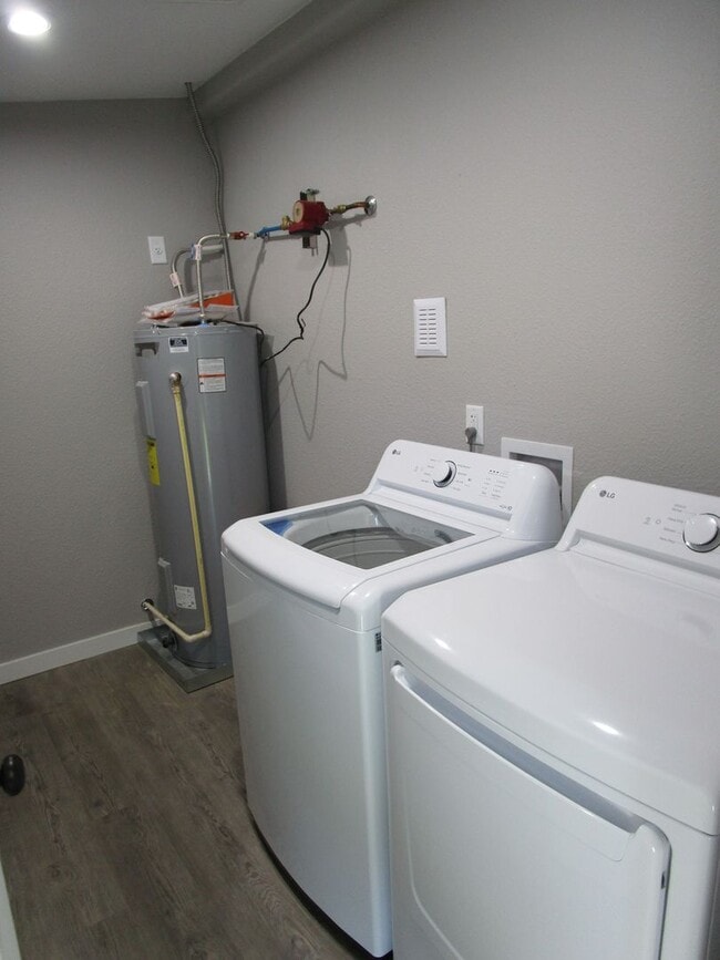 Building Photo - Completely Remodeled 2 Bedroom, 2 Bathroom...