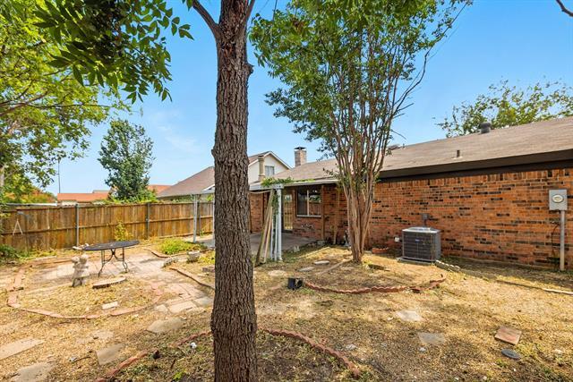 Building Photo - 2307 Montclair Dr
