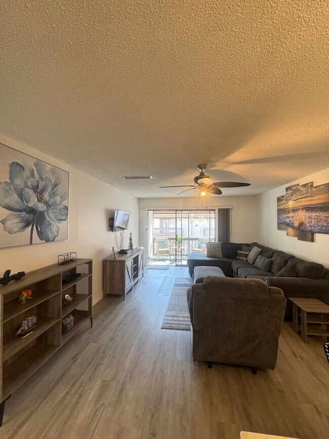 Building Photo - Annual turnkey furnished 2-Bedroom, 2-Bath...