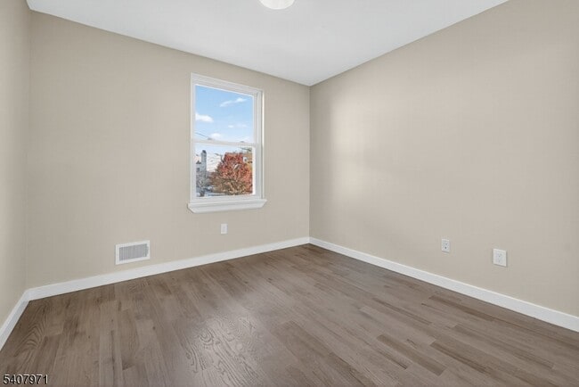 Building Photo - 414 15th Ave