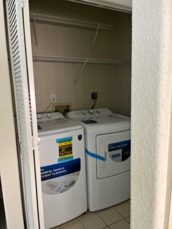 Building Photo - 517 Spinnaker