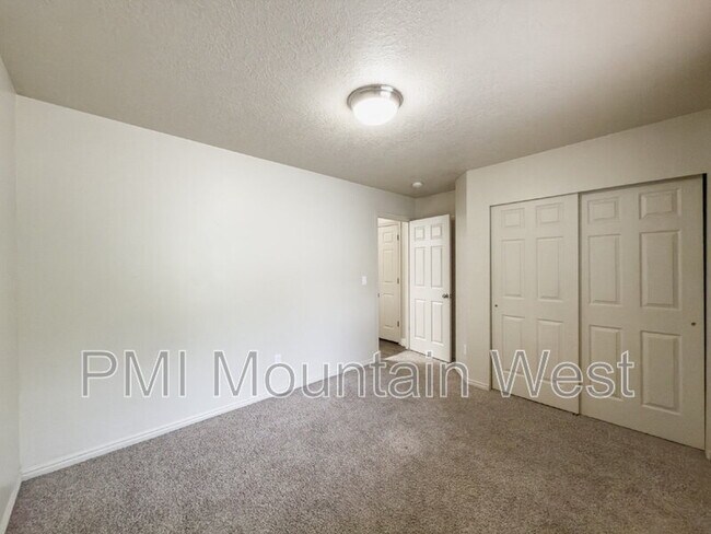 Building Photo - 955 Alton Dr