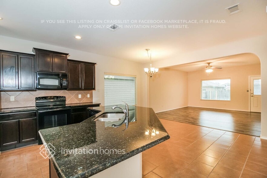 Building Photo - 717 Santa Rosa Dr