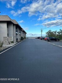 Building Photo - 330 Shore Dr