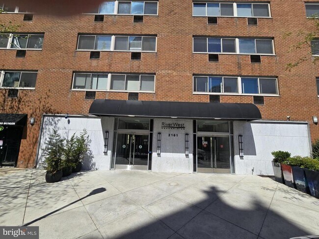 Building Photo - 2101 Chestnut St