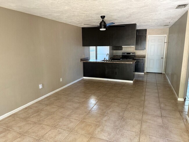 Building Photo - Fenced yard with NO CARPET in Melody Hills!