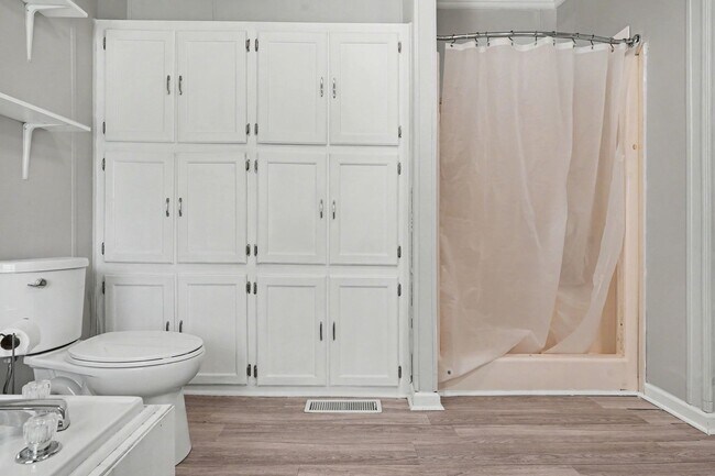 Building Photo - 3BR Home in Raleigh with Large Yard - GREAT PRICE!