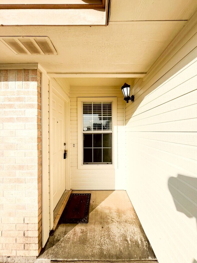 Building Photo - Available NOW Beautiful 1 story, 3 bedroom, 2 bath home. This is exactly what you have been looki...