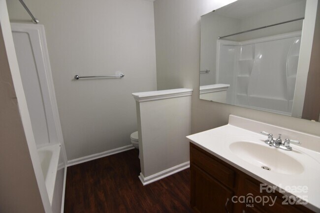 Building Photo - 8220 Golf Ridge Dr