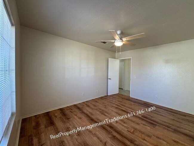 Building Photo - charming 3+2 in Lancaster