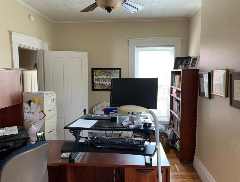 Building Photo - 610 Fenelon Pl