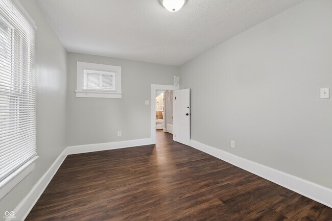 Building Photo - 926 W 32nd St