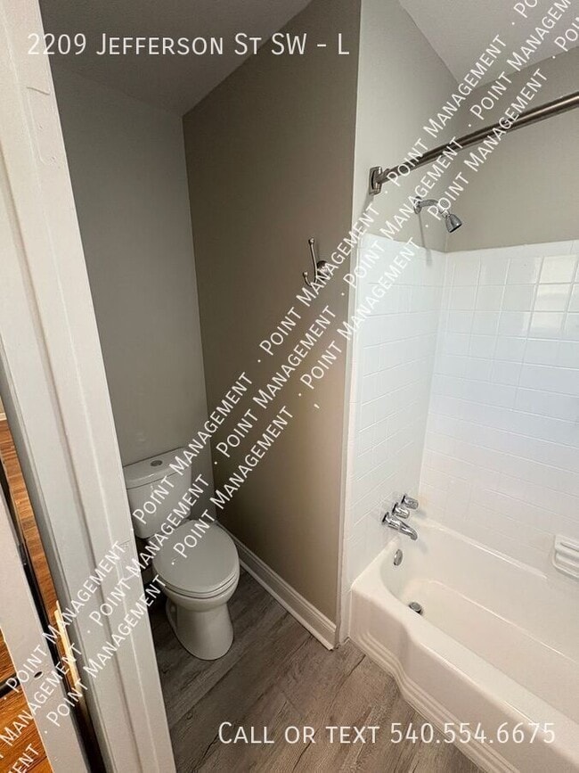 Building Photo - 2209 Jefferson St SW