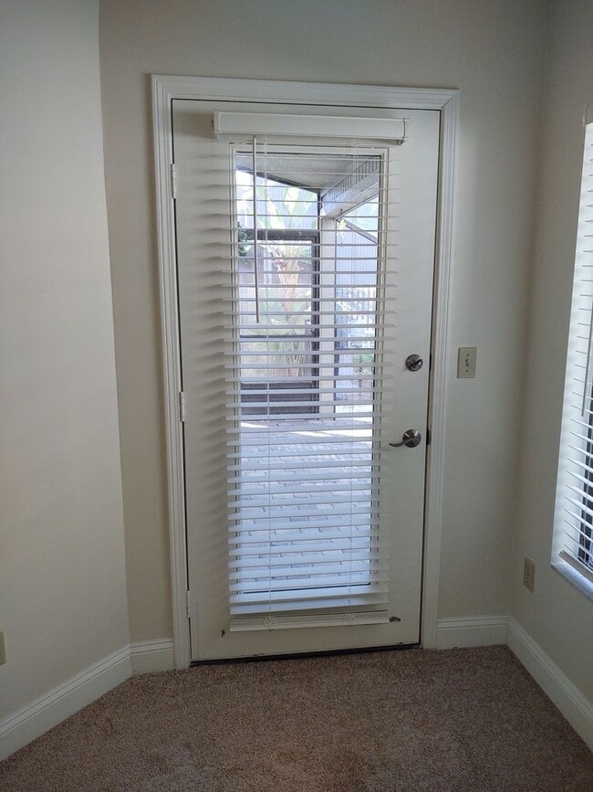 Building Photo - Gorgeous 3 bedroom 2 bath townhome with FL...