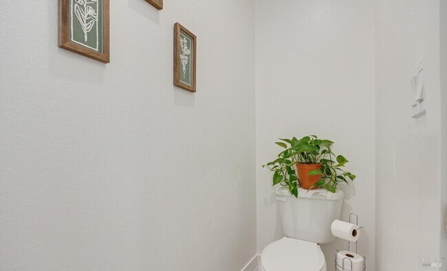 Building Photo - 1747 Linden Ln