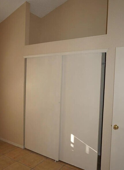 Building Photo - 6060 Bridalveil Dr