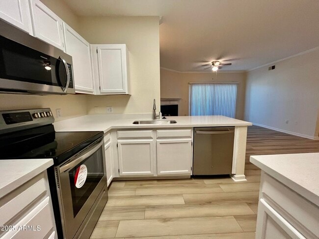 Building Photo - 16013 S Desert Foothills Pkwy