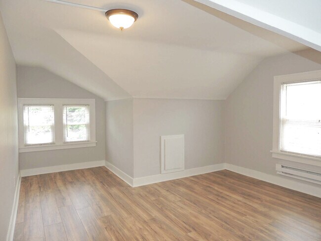 Building Photo - 2803 Avondale Ave