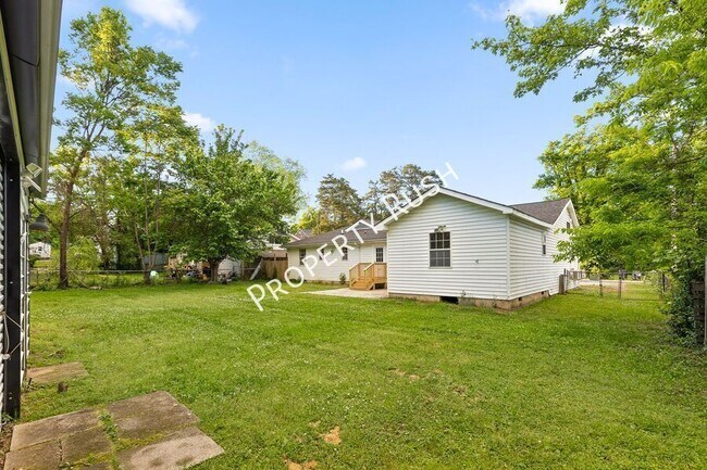 Building Photo - 3404 Frawley St