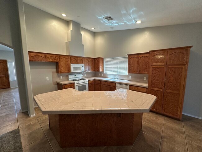 Building Photo - 4792 28th Ln