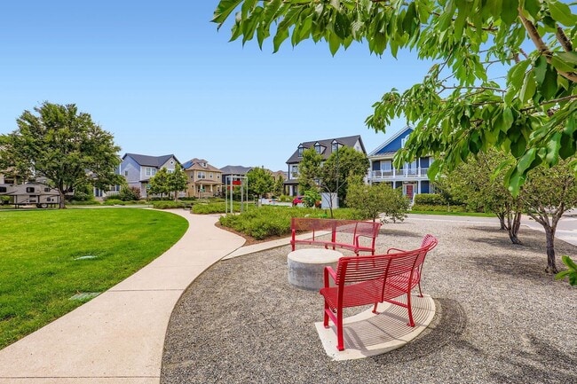 Building Photo - Charming 3 Bedroom