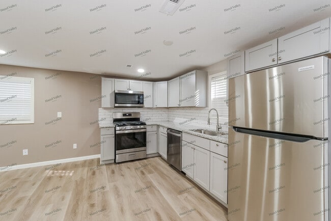 Building Photo - 5513 Hardy Ave