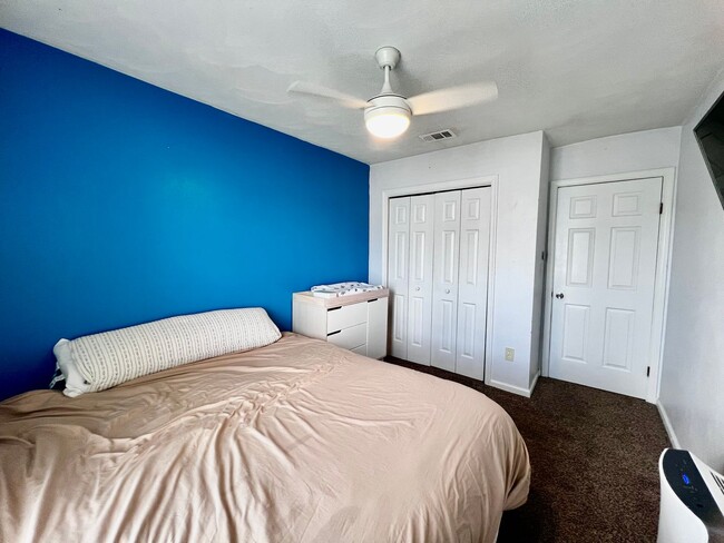 Building Photo - Come see this gorgeous townhouse in the desirable Ocean Lakes community!