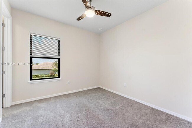 Building Photo - 2485 Primrose Pl