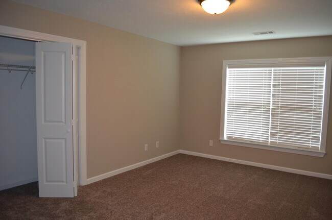 Building Photo - 1715 Davenport Dr