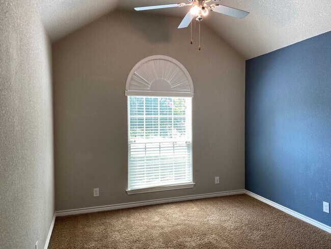 Building Photo - 5 BEDROOM, BELTON ISD