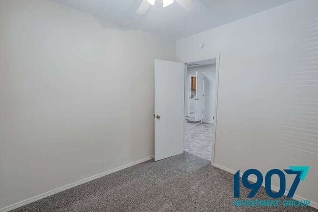 Building Photo - SPECIAL OFFER! Move In Now & Get 50% Off Your First Month's Rent!  Spacious 5-Bedroom Home in OKC...