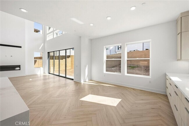 Building Photo - 164 Apron