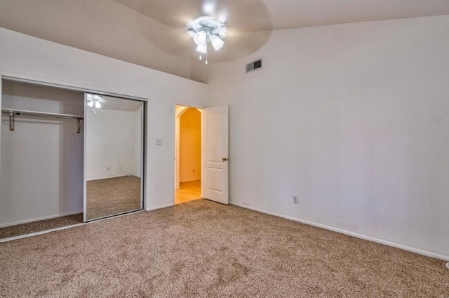 Building Photo - Adorable 4 bedroom, 2 bath in East El Paso!