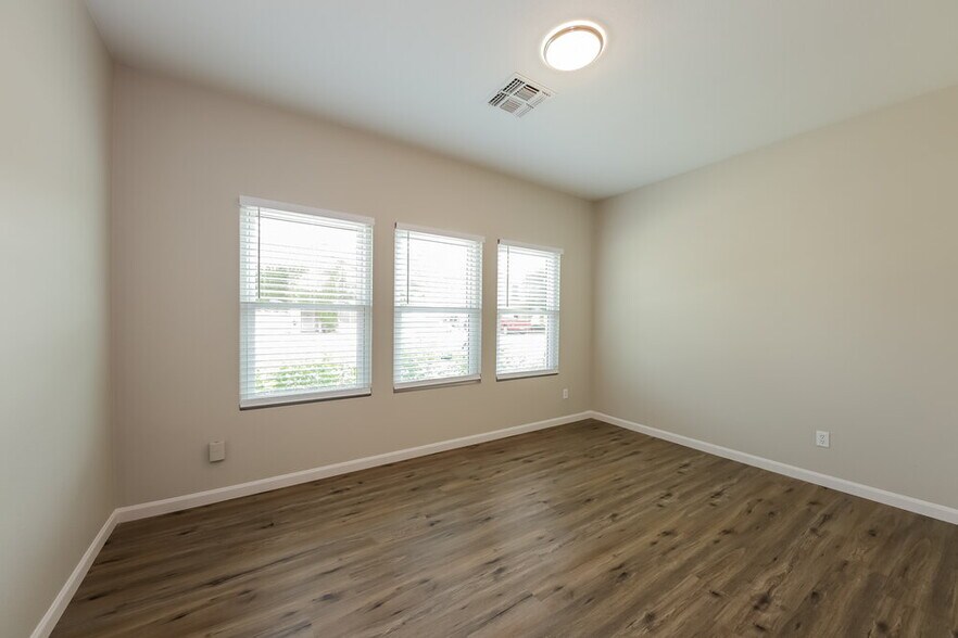 Building Photo - 10609 W Angels Ln